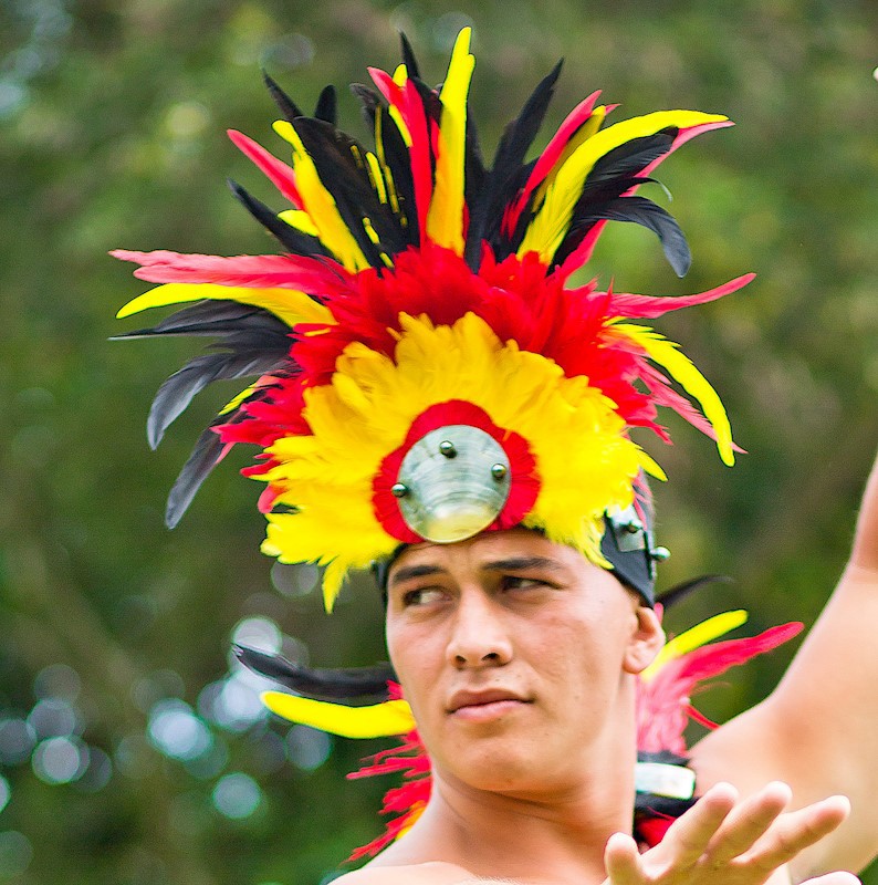 Ali'i Hei w/ Rooster Feathers