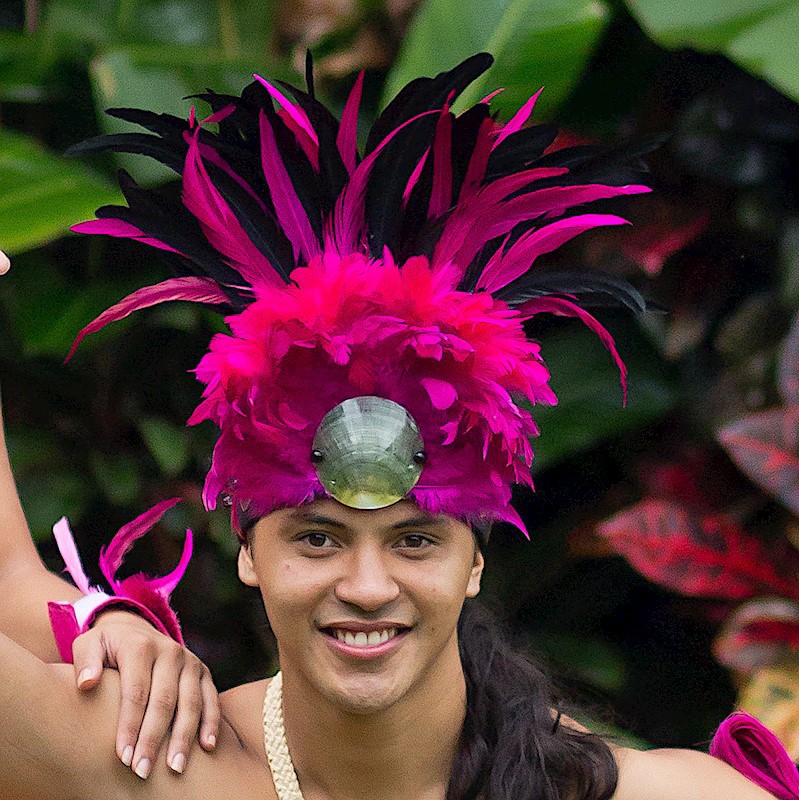 Ali'i Hei w/ Rooster Feathers