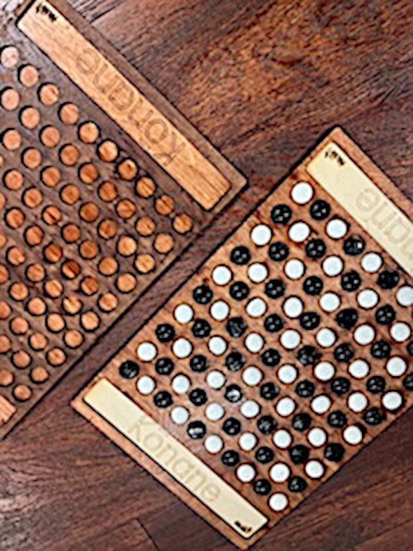 Kōnane Board Game