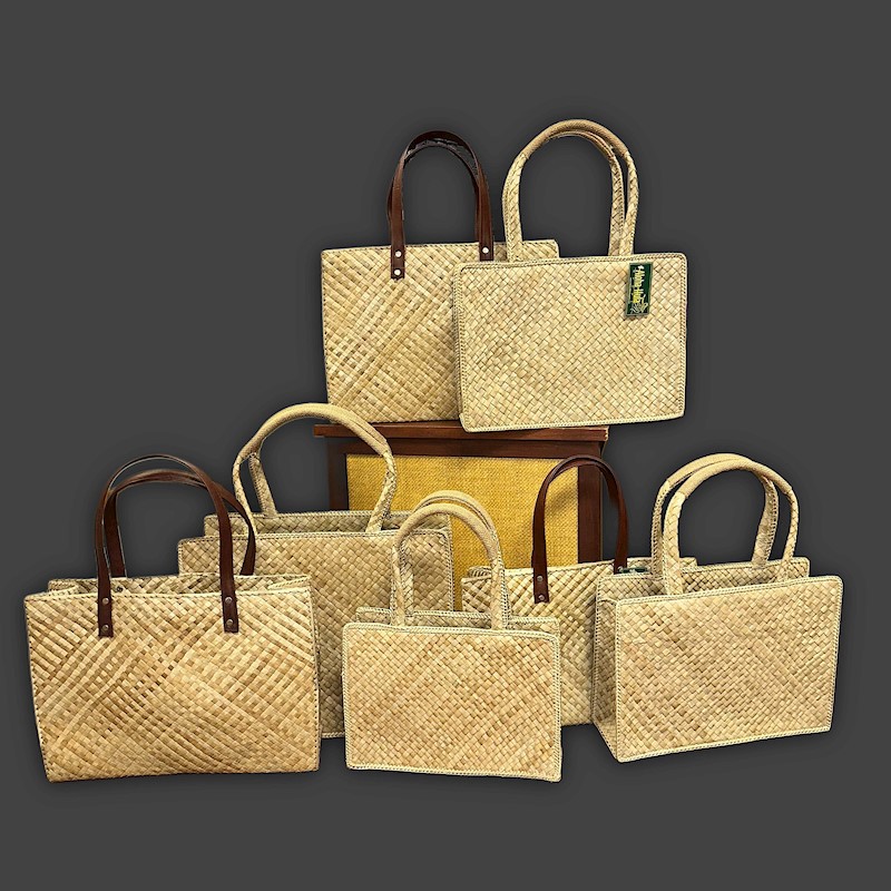 Lauhala Purse