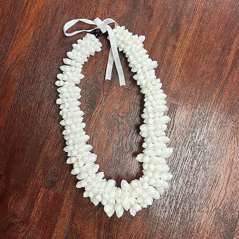 White Bubble Shell Rosette Lei