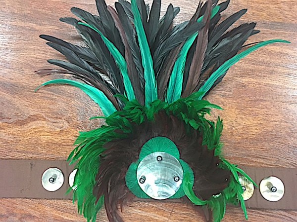 Ali'i Hei w/ Rooster Feathers
