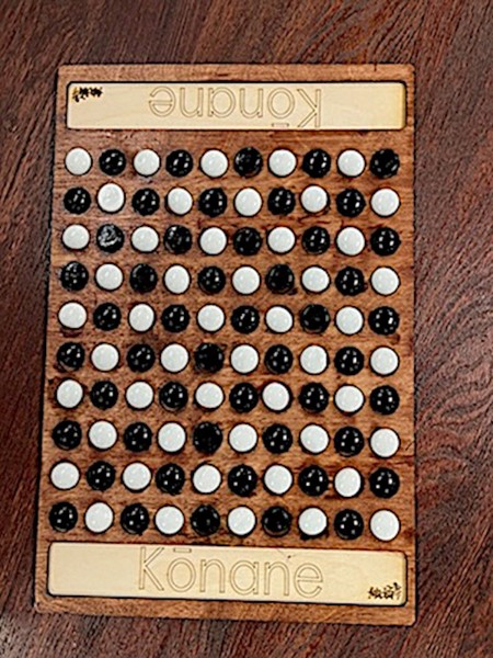 Kōnane Board Game