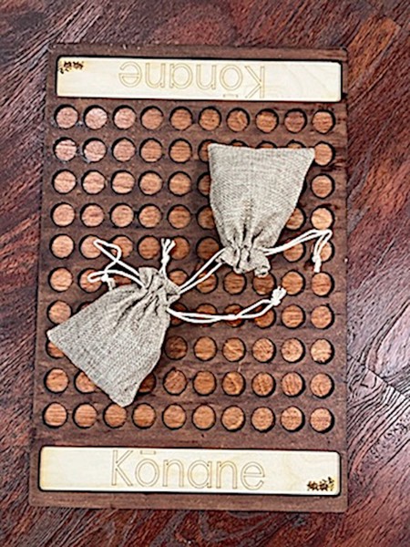 Kōnane Board Game
