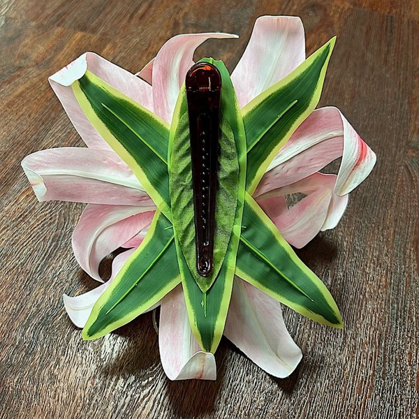 Large Lily Clip