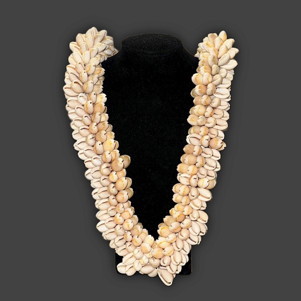 Shell Rosette Lei